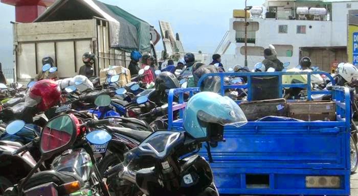 Sopir Protes Kanaikan Tarif Penyeberangan Gilimanuk