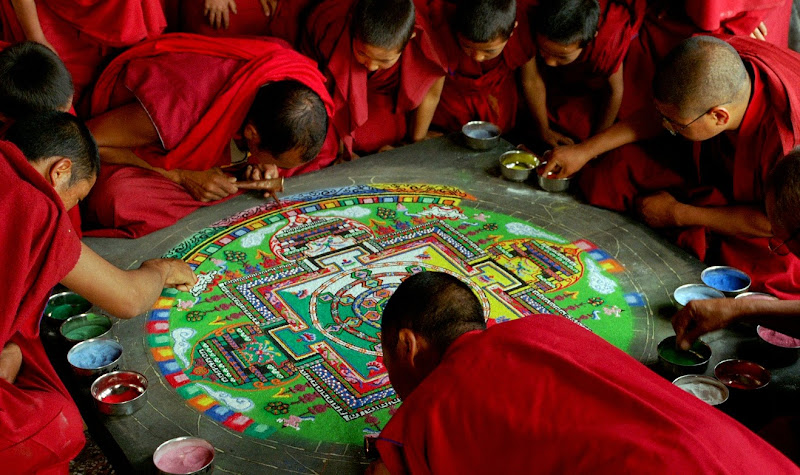 http://2.bp.blogspot.com/-F5GkKyFfb5g/VRlB9lUG0GI/AAAAAAAAJlY/oFcsnHtWA6E/s800/Samsara-tibetan-Sand-mandala.jpg