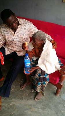 Pics: Old woman with Dementia found wandering streets of Calabar yet to be identified