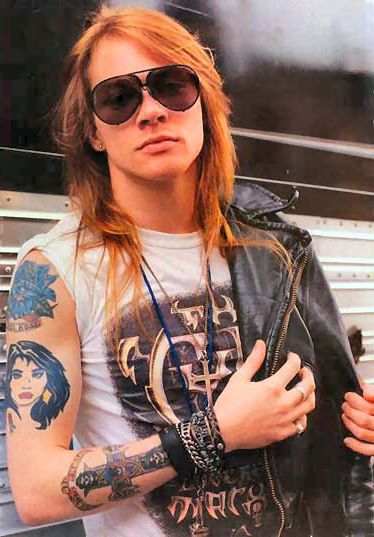 Axl Rose Foto de Axl Rose con cabello pelirojo