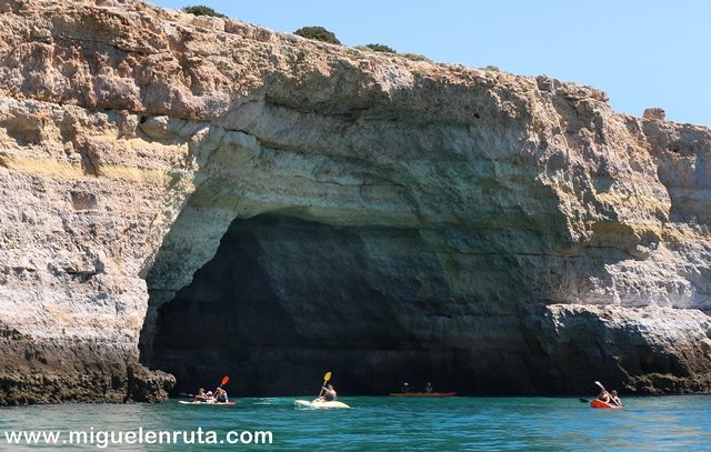 Cuevas-Benagil-Kayak