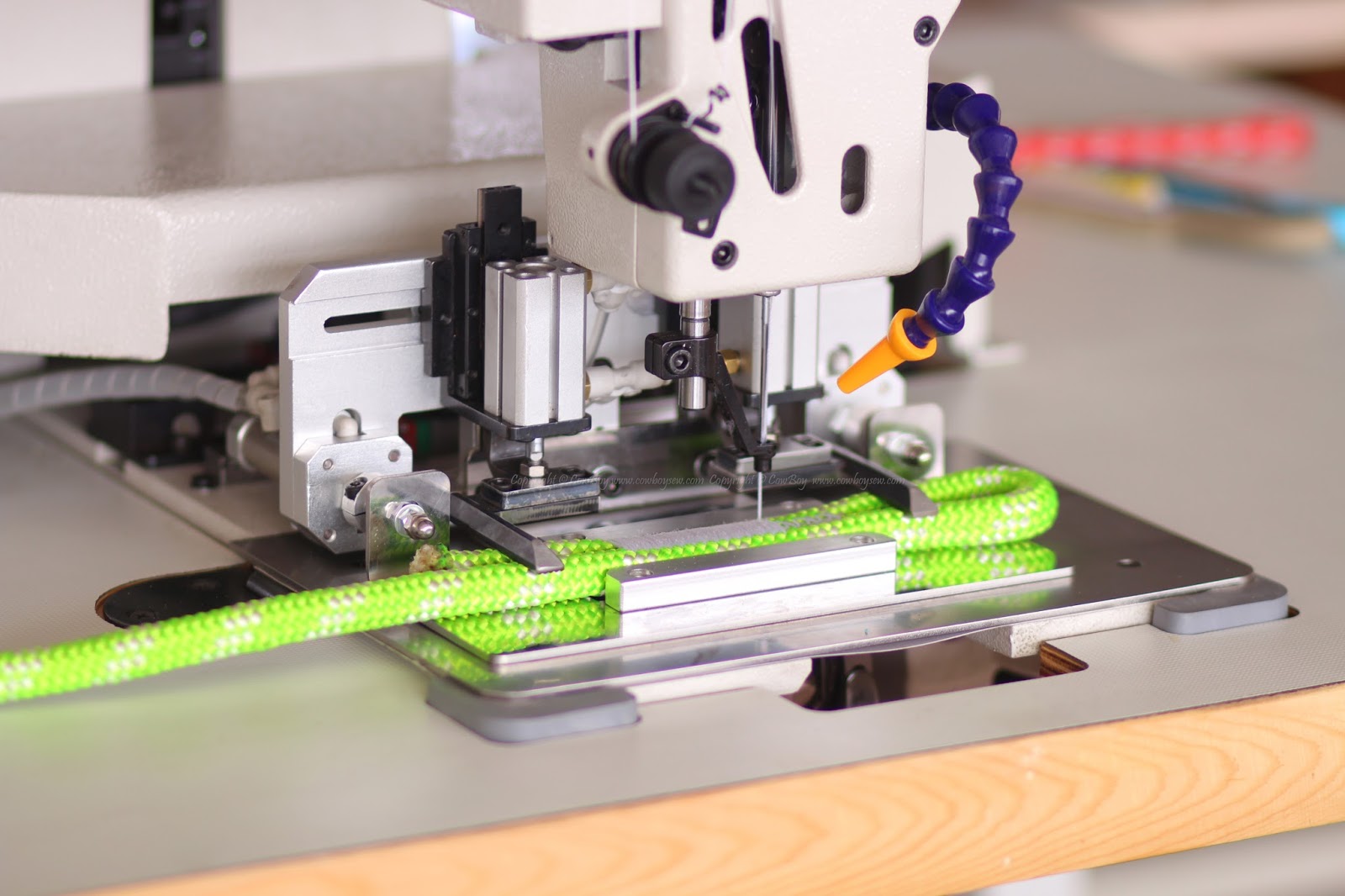 Heavy duty industrial sewing machines Computerized sewing machine for sewn rope terminations