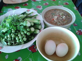 ไข่ไเป็ด ทานกับ ป่นปลาร้า