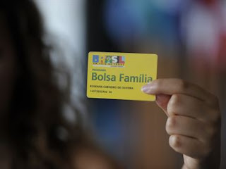 Governo bloqueia mais de 400 do Bolsa Família na PB após doações para campanhas eleitorais