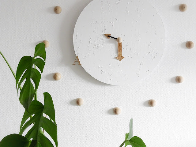DIY-Wanduhr mit Kork und Holz auf runden Malkarton | www.mammilade.blogspot.de | Lieblinge und Inspirationen der Woche | Monstera DIY-Wanduhr mit Kork und Holz auf runden Malkarton | www.mammilade.blogspot.de | Lieblinge und Inspirationen der Woche | Monstera