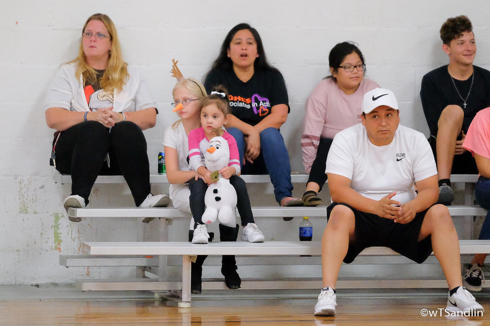 Buckholts Info Olaf and Volleyball