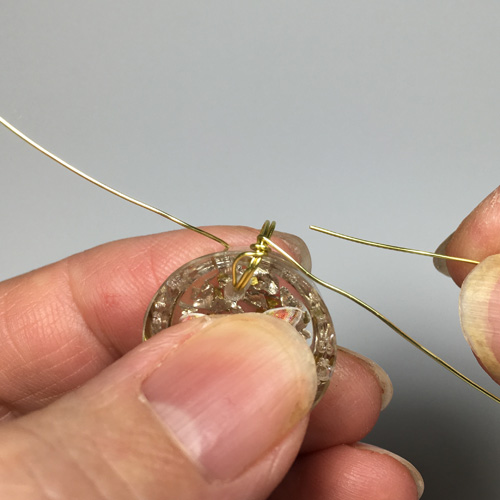 How to Make Coiled Wire Hinges to Connect 2 Hole Beads / The Beading Gem