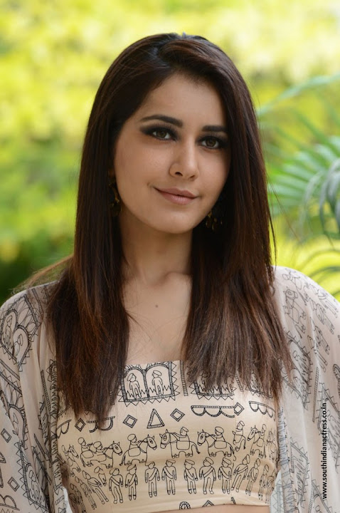 Raashi Khanna stills At Tholiprema Movie Interview