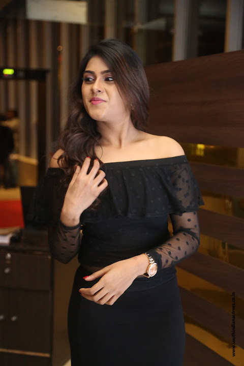 Naira Shah at E Ee Premiere Show
