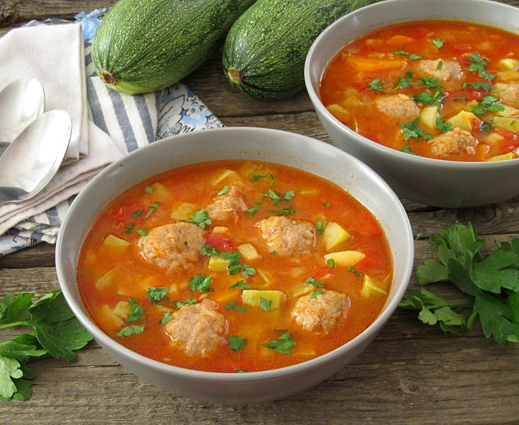 суп с фрикадельками и болгарским перцем