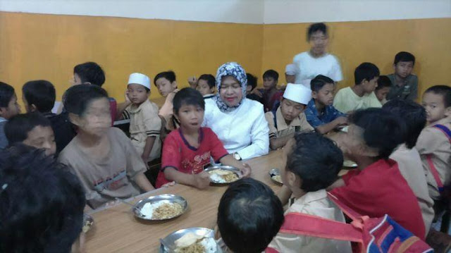 Sempat Jadi Pemulung dan Tinggal di Gubuk, Kini Otong Berhasil Diselamatkan Sempat Jadi Pemulung dan Tinggal di Gubuk, Kini Otong Berhasil Diselamatkan