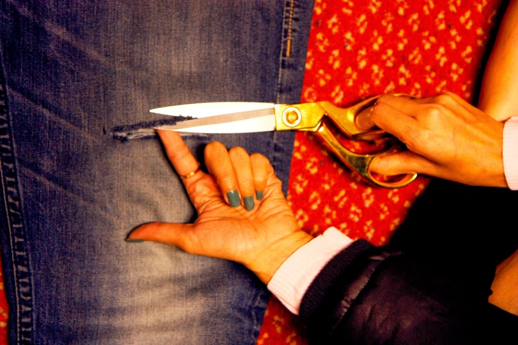 Denim Thread Destry Olive Branch: HOW TO DISTRESS YOUR DENIM