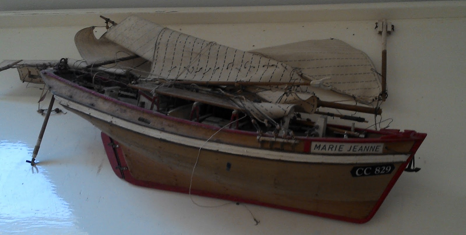 maquette de bateau voilier canot de