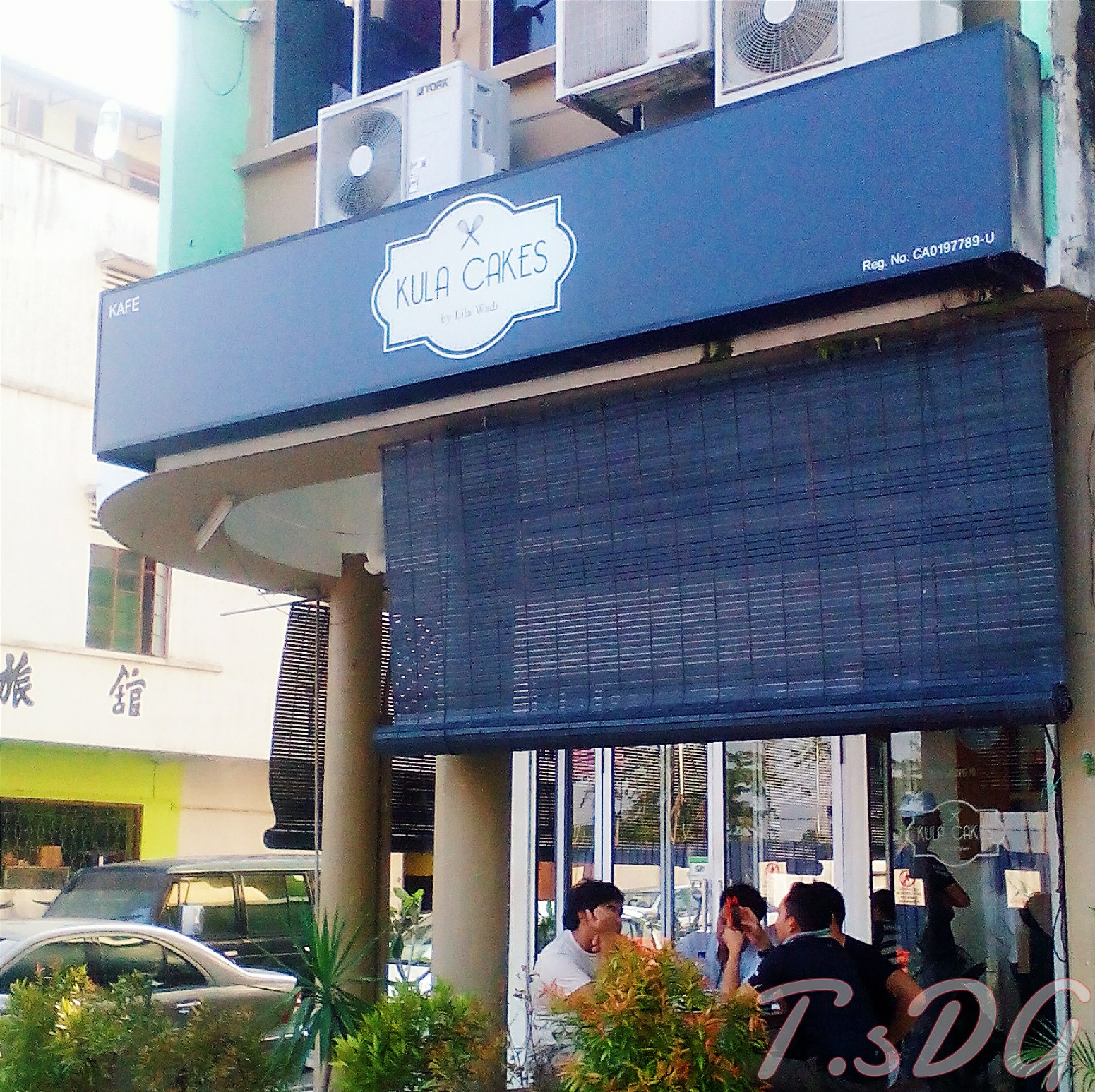 TAW's Delicious Guide reviewing KULA CAKES