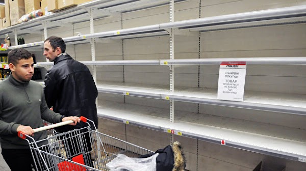 PANICO EN UCRANIA: la gente en Ucrania esta vaciando supermercados por los conflictos recientes. PANICO EN UCRANIA: la gente en Ucrania esta vaciando supermercados por los conflictos recientes.