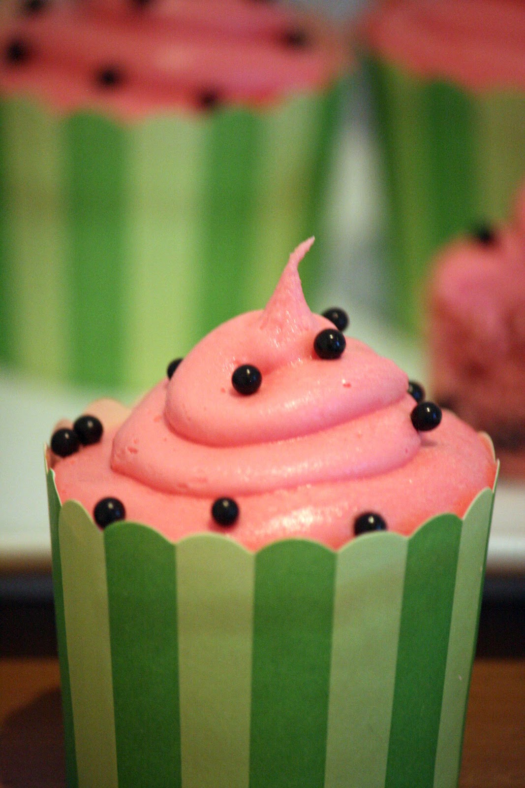 lauralovescakes...: Watermelon Cupcakes