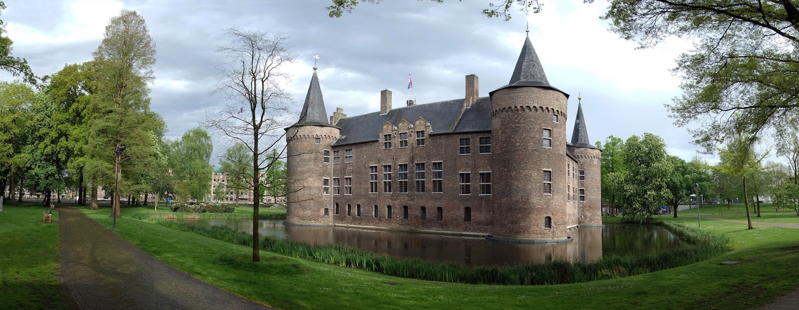 Dutch Castles - Nederlandse kastelen: Kasteel Helmond (Noord-Brabant) - machtige aan de rand van de Hel