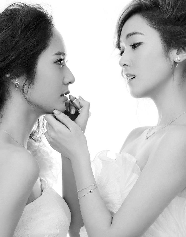SNSD Jessica and f(x) Krystal - Stonehenge | Jung sisters