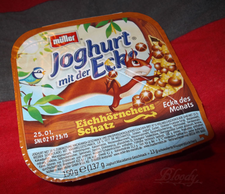 Bloody testet Müller Joghurt mit der Ecke; Eichhörnchenschatz Bloody testet Müller Joghurt mit der Ecke; Eichhörnchenschatz