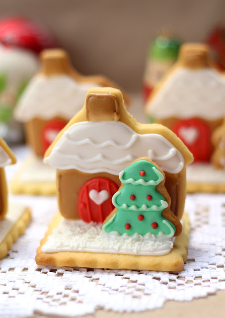 3 stand up gingerbread house sugar cookies