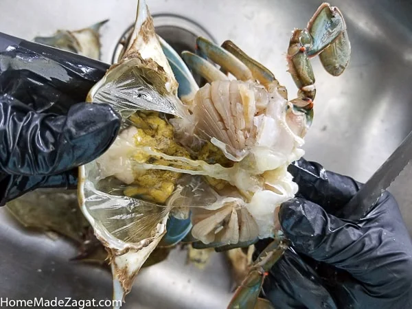 How to clean blue crab