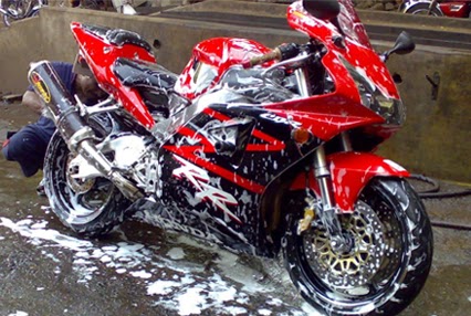 Cara Mencuci Sepeda Motor yang Baik dan Benar