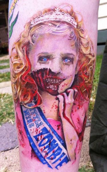 foto con un  tatuaje de zombie