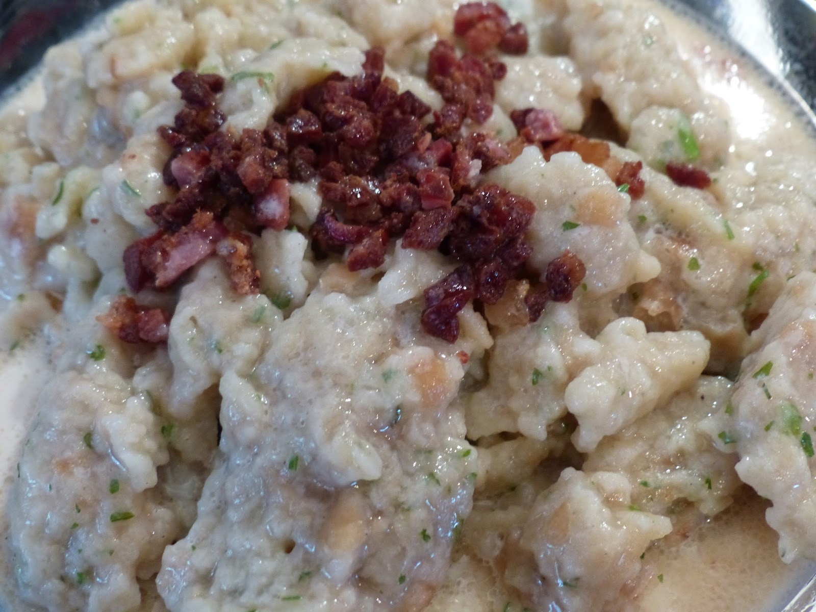 Weckknödel mit Specksauce = Weckknäbbcher — Verboten gut
