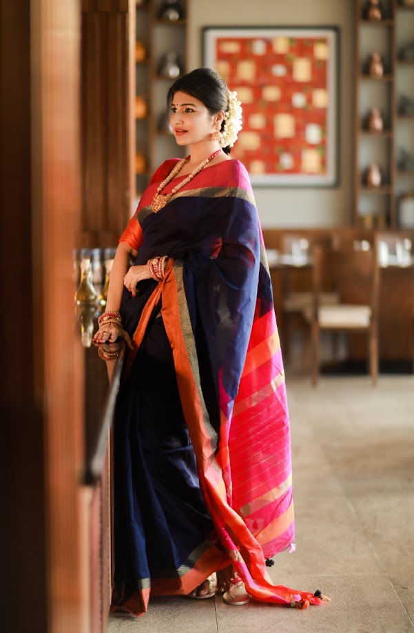 Anjena Kirti in saree photos