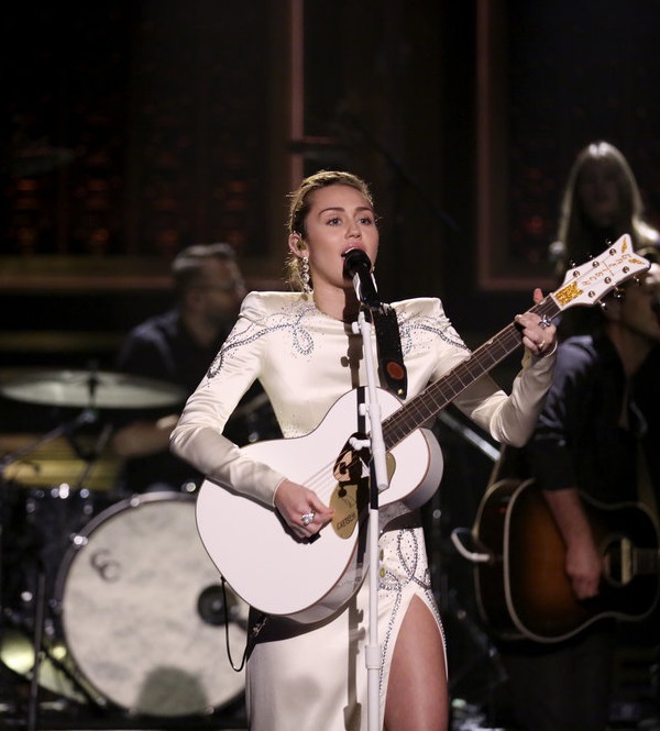 Red Carpet Dresses: Miley Cyrus - The Tonight Show Starring Jimmy