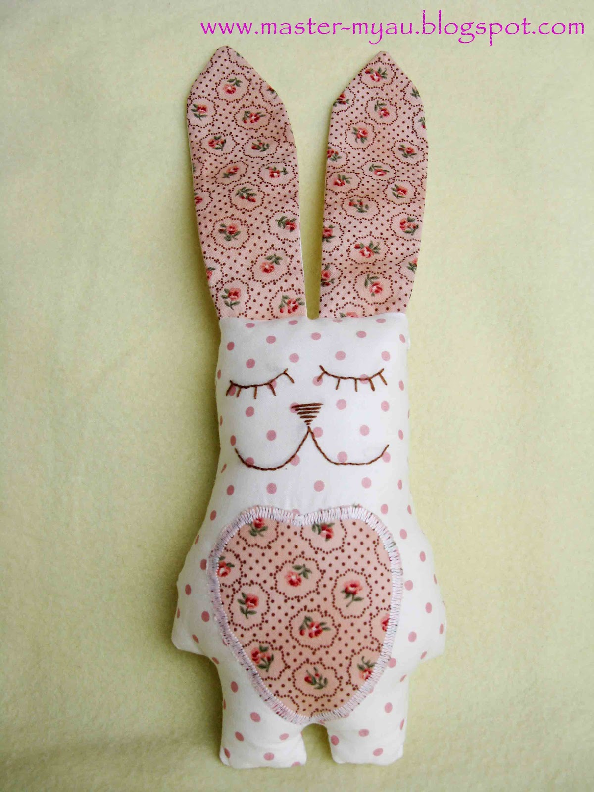 Сплюшки своими руками выкройки фото схемы. Подушка сплюшка Зайка. Игрушки для сна своими руками. Игрушка сплюшка для взрослых. Сшить своими руками идеи для дома Зайка сплюшка.