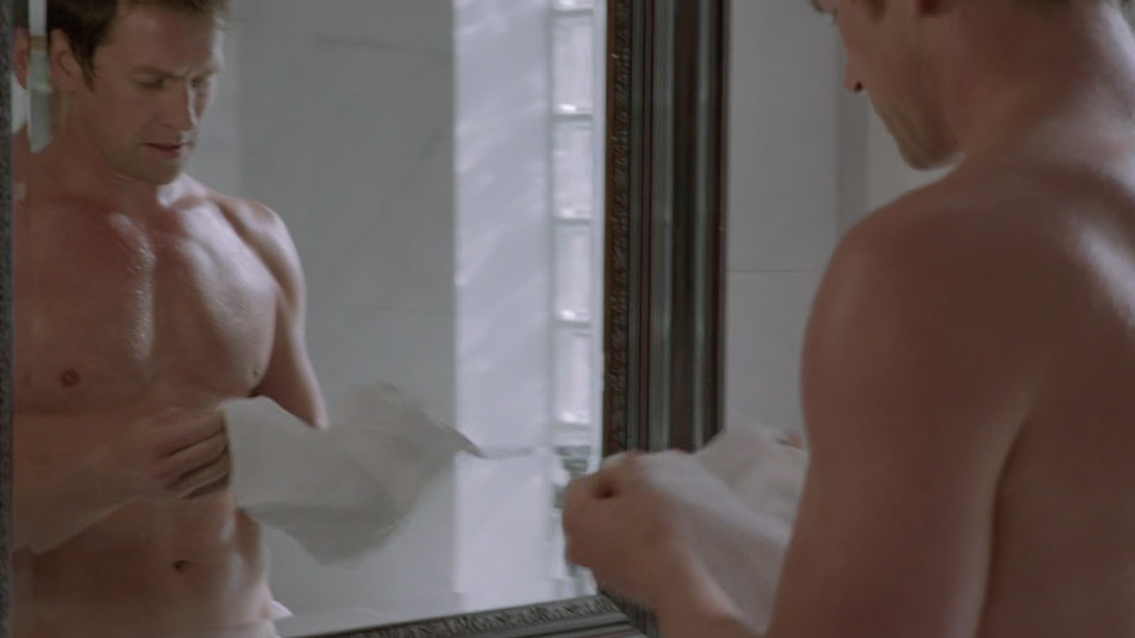 Paul Greene nude in Bitten 1-01 "Summons" .