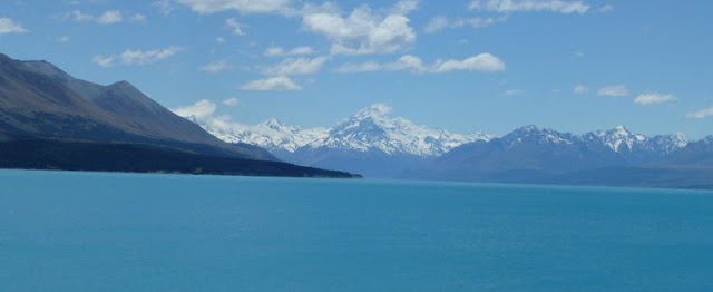 lake-pukaki-snowcap-mountains lake-pukaki-snowcap-mountains