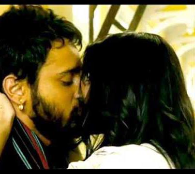 Anushka Sharma And Imran Khan Lip Lock -Matru Ki Bijlee Ka Mandola