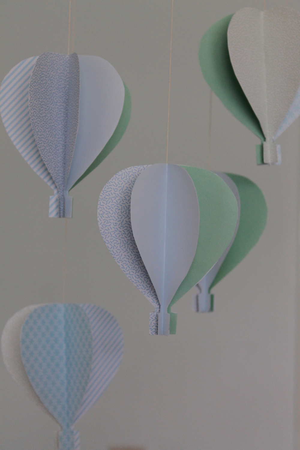 Lover of Vintage DIY hot air balloon mobile