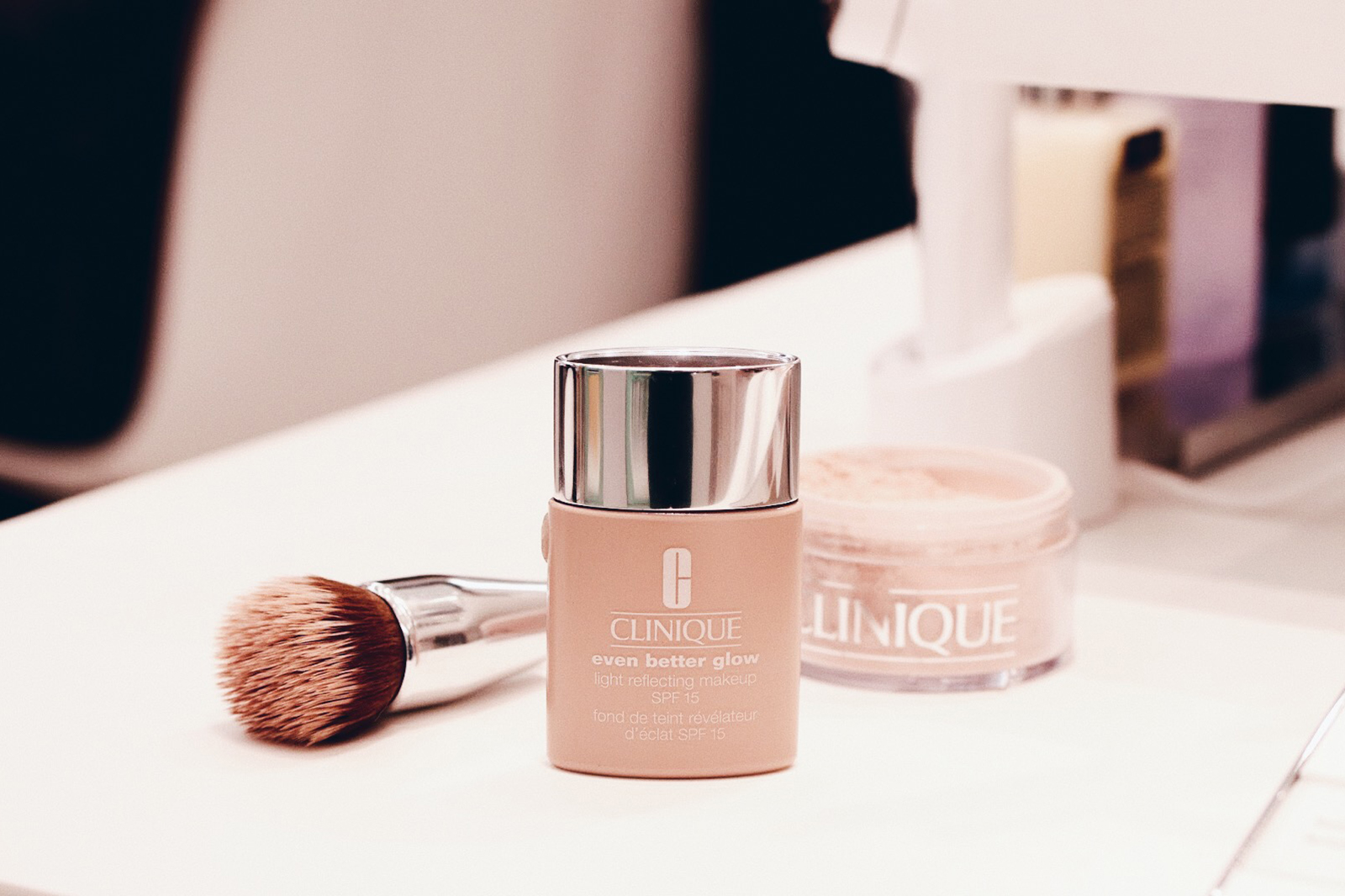 clinique even better glow fond de teint avis test swatch
