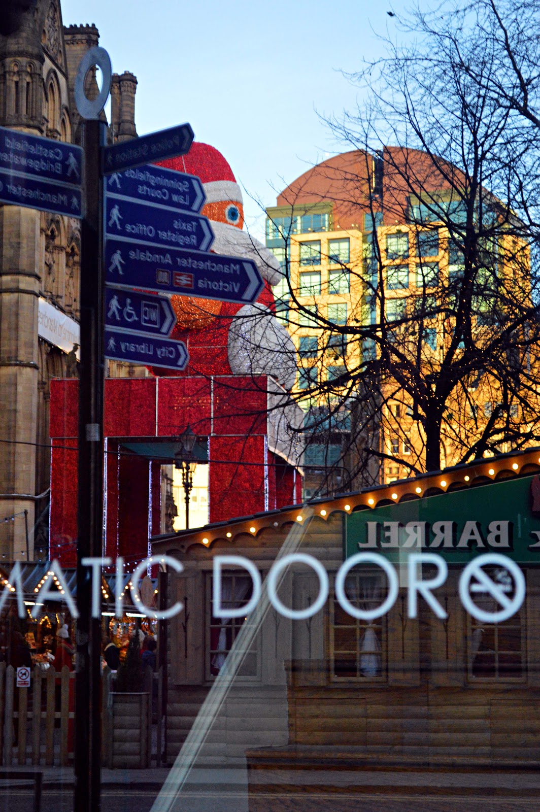 Out of this world 2: Around the Xmas Market