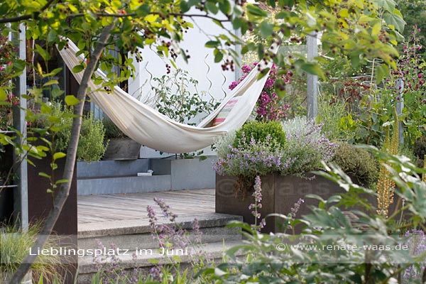 Garten im Juni geniessen