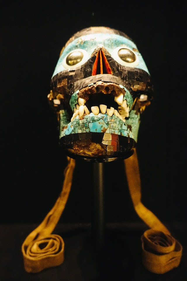 テスカトリポカのモザイクマスク（Mosaic mask of Tezcatlipoca）
