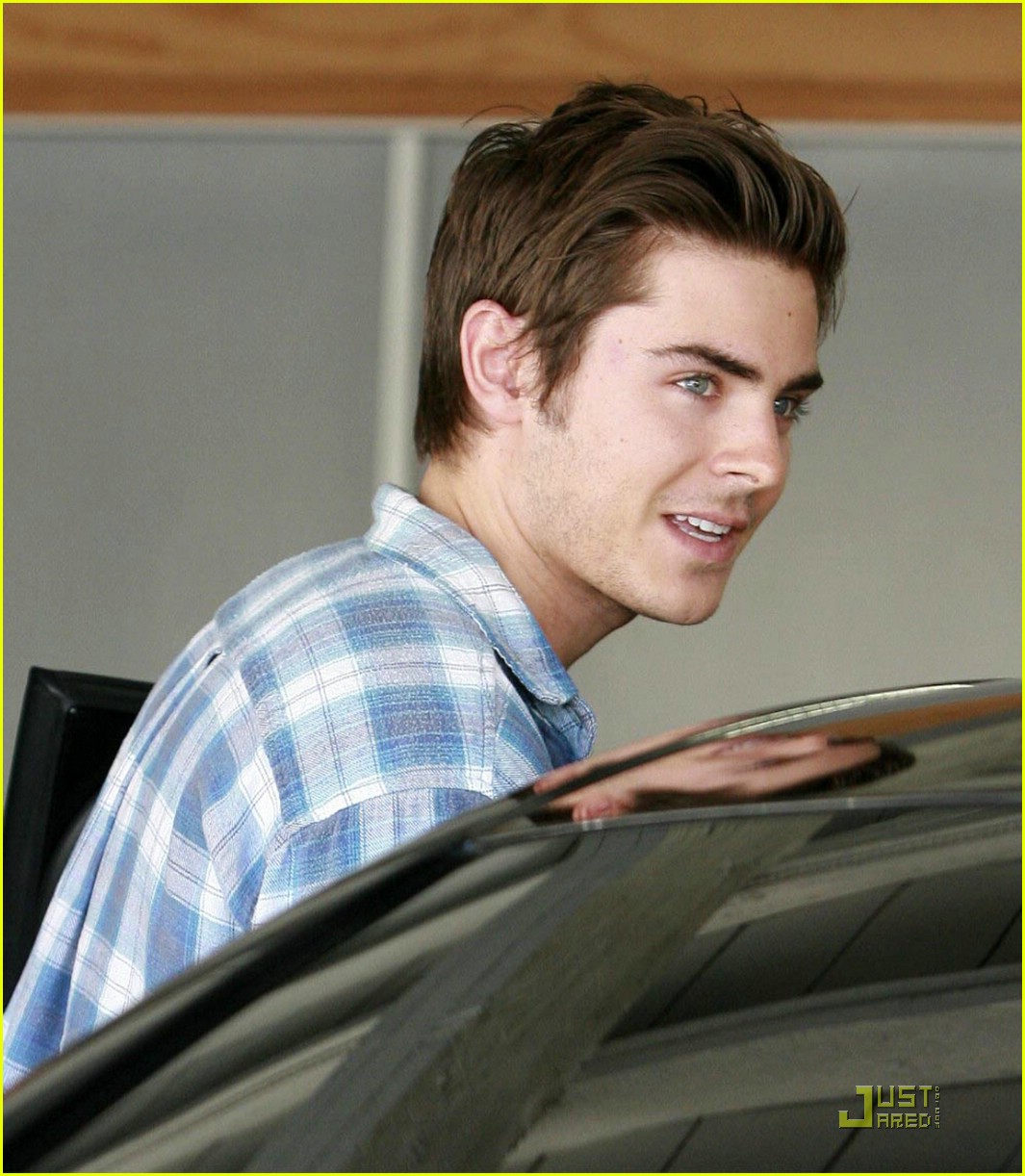 Zac Efron Hairstyles Are Becoming Popular Ltlt MENS HAIRSTYLES 2012