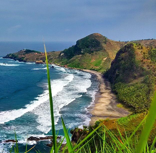 PANTAI PECARON AYAH KEBUMEN, EKSOTISME PERPADUAN PANTAI YANG LUAS DAN ...
