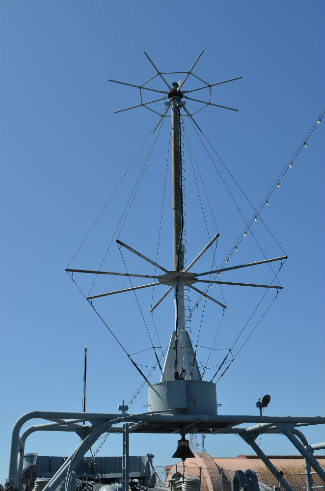 USS_Iowa_antenna.jpg