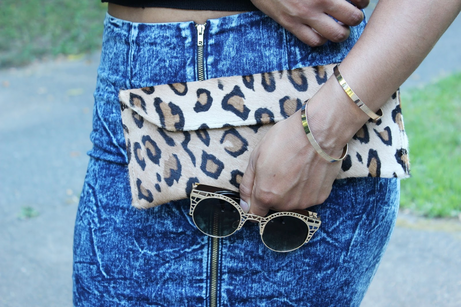 leopard, summer looks, denim skirt, crop tops