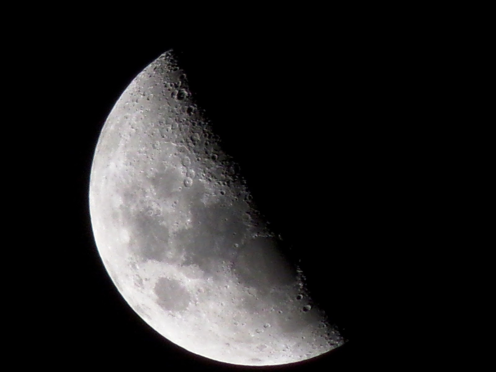 Lunas y Luces Luna 13 de Abril 2016 Cuarto Creciente. 20 Hs 23 m (8