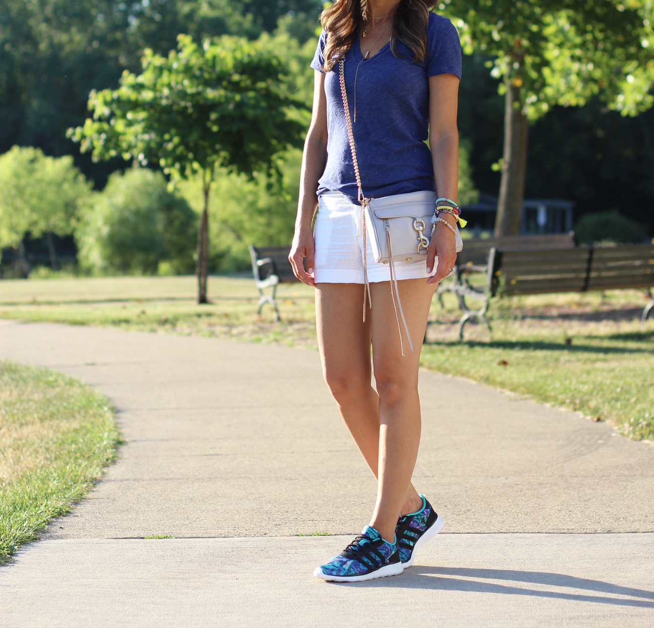 How To Pose Like A Fashion Blogger 12 Ideas You Should Try