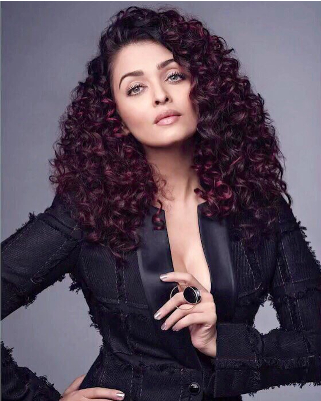Guilty Bytes: Indian Fashion Blogger | Delhi Style Blog | Beauty Blogger |  Wedding Blog: Aishwarya Rai Colours Her Hair Red For Femina Magazine Cover!