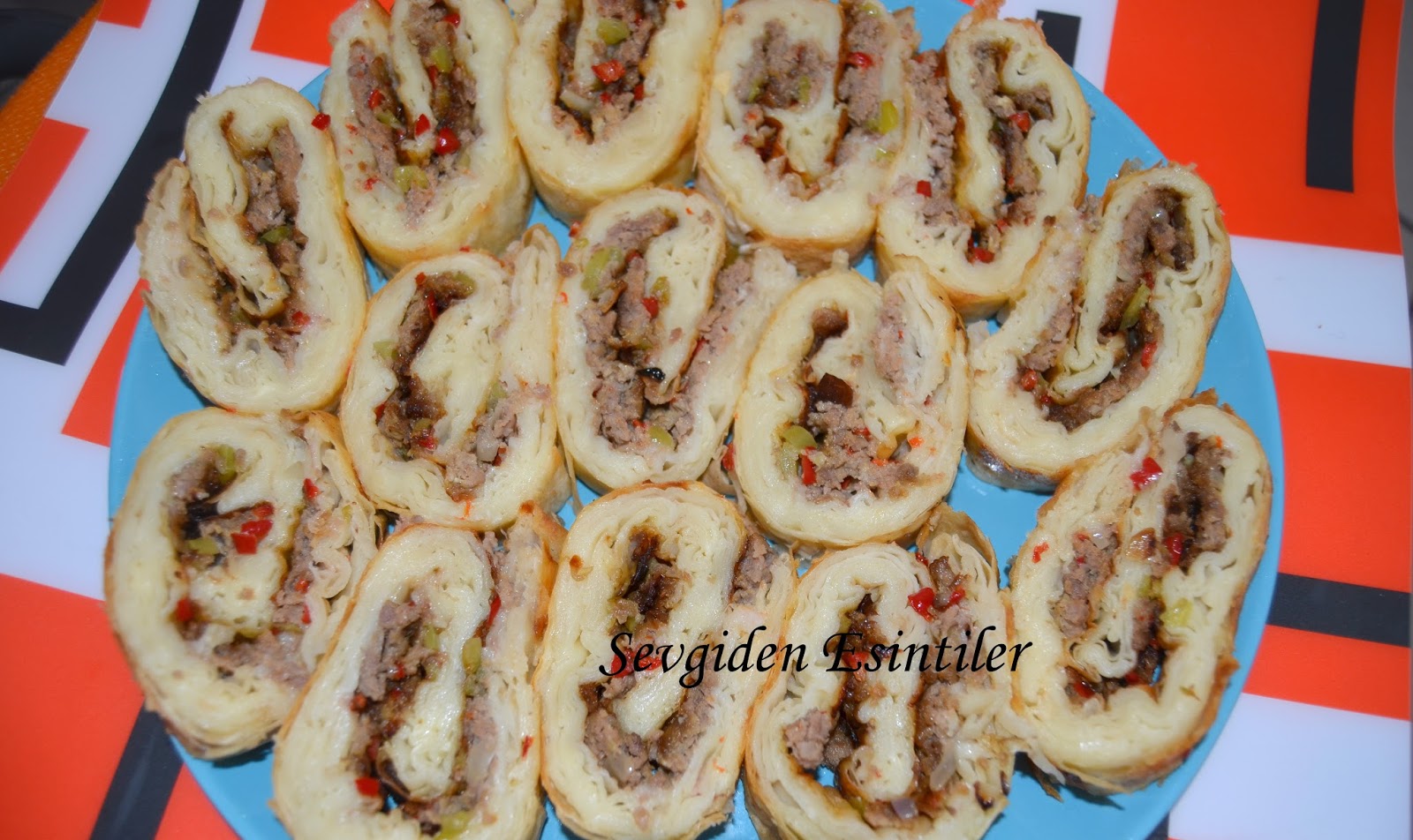 Sevgiden Esintiler Kıymalı Rulo Börek