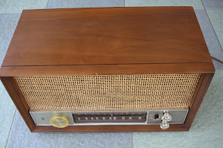 Vintage Zenith Model T350 tube FM radio (sold) T350%2Btop