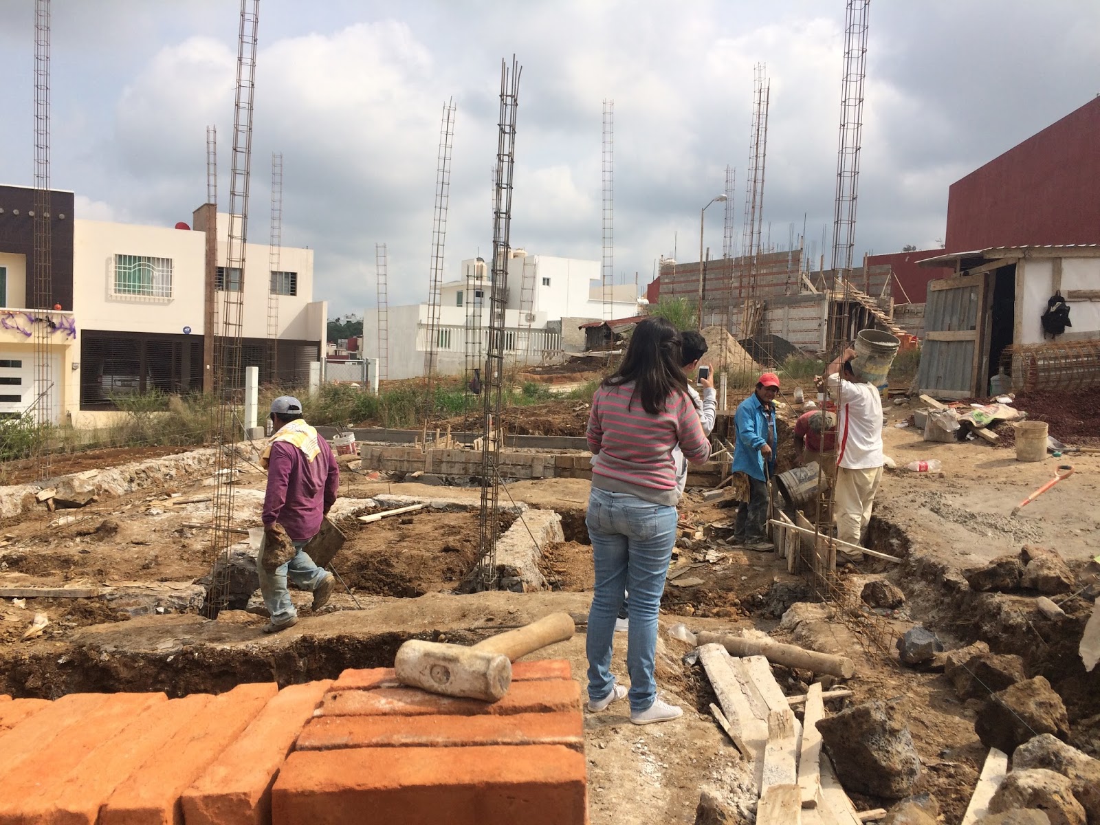 Tecnologias de la edificacion normalizada: OBRA EN PROCESO DE CIMENTACION