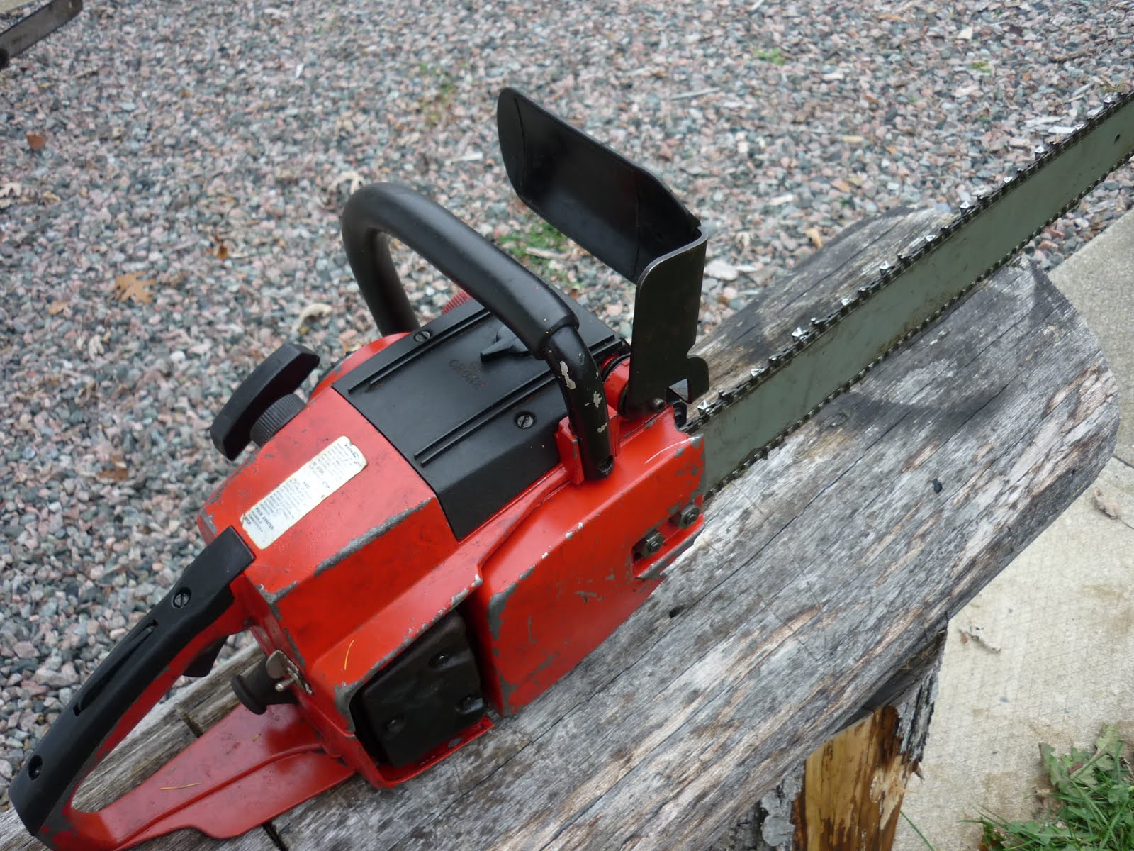 VINTAGE CHAINSAW COLLECTION: HOMELITE GROUP OF SAWS.